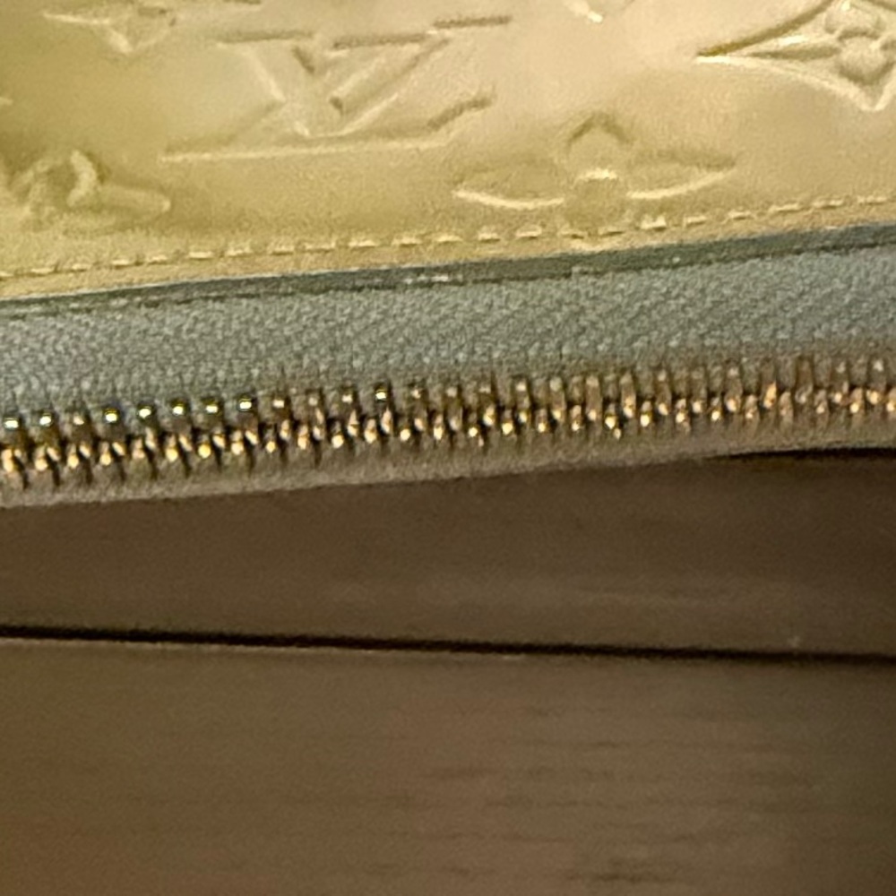 Louis Vuitton wallet . - Picture 12 of 12